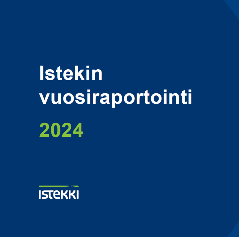 Istekin vuosiraportointi teksti valkoisella tummansinistä taustaa vasten. Vuosiluku 2024 on omenanvihreällä.