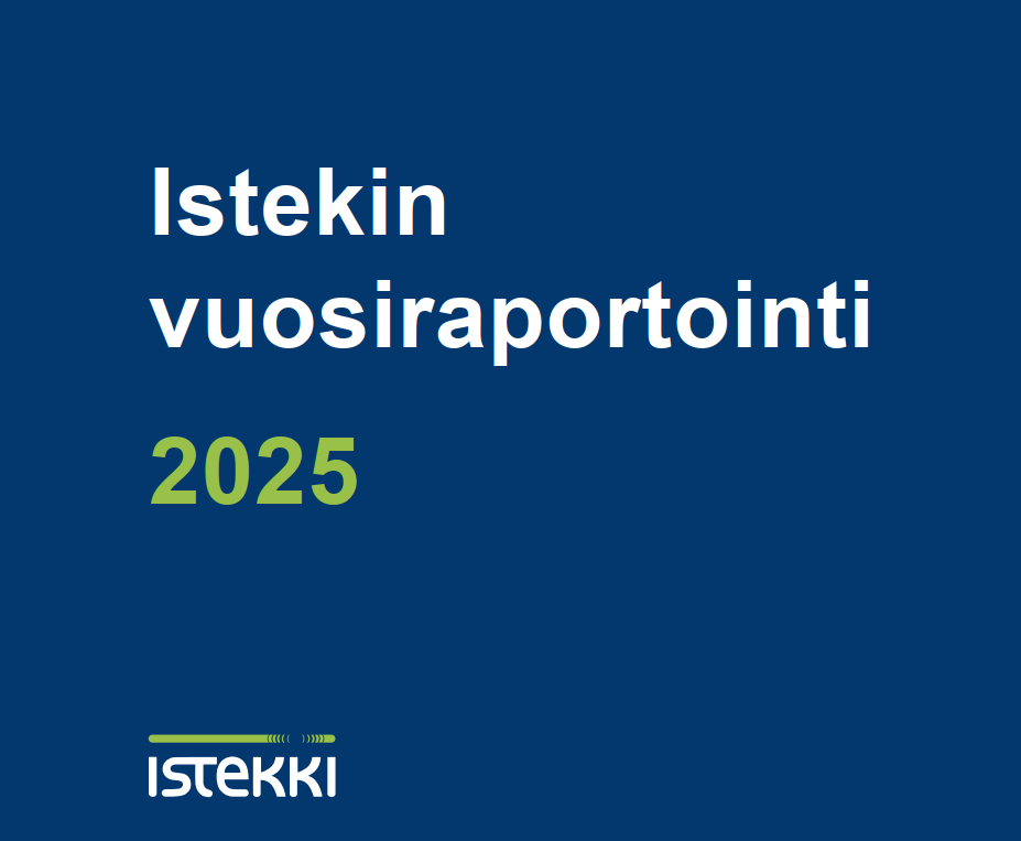 Istekin Vuosiraportointi 2025. Teksti on valkoisella tummansinistä pohjaa vasten.