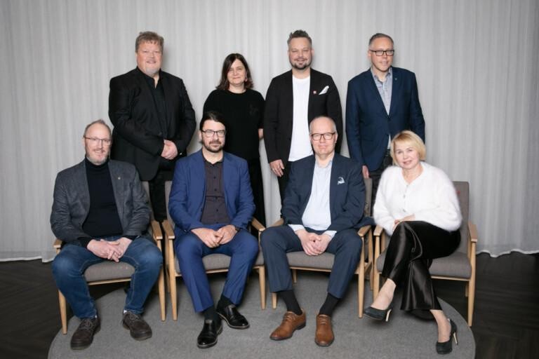 Istekin hallituksen yhteiskuva.