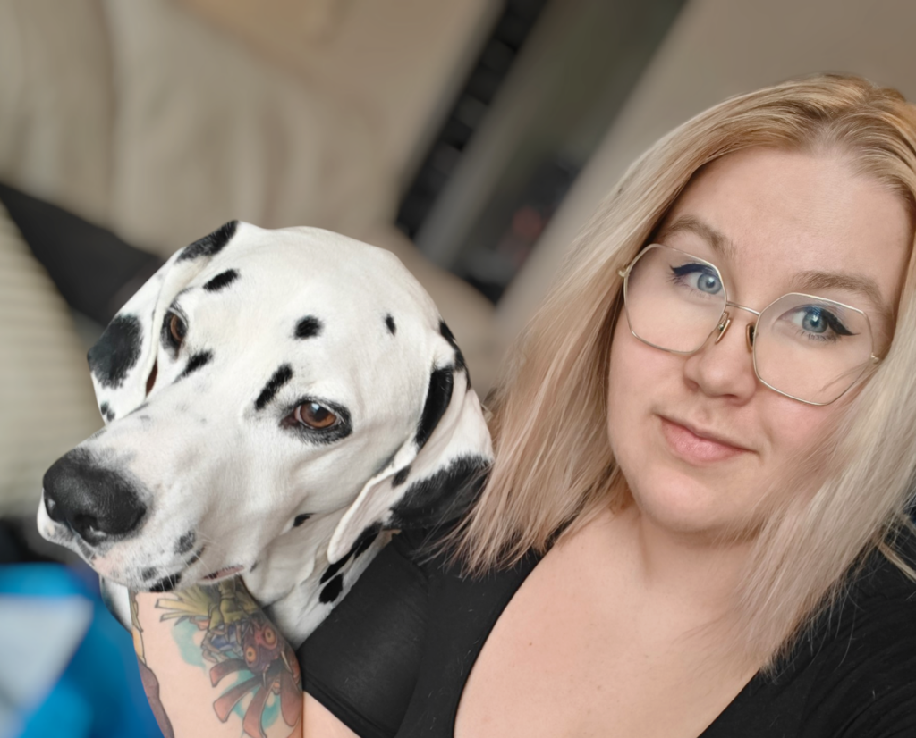 Milja Hartikaisen selfie yhdessä dalmatialaisen koiransa Mr. X:n kanssa.