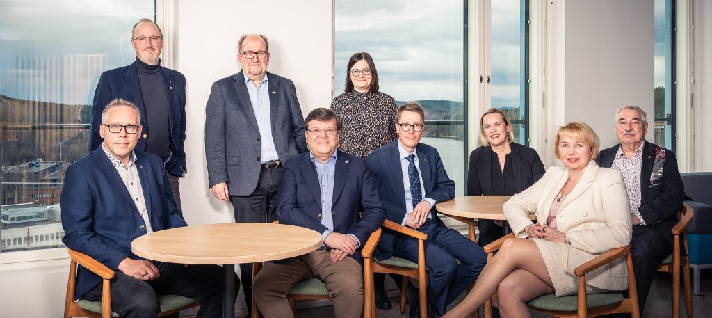 Istekin hallituksen ryhmäkuva.
